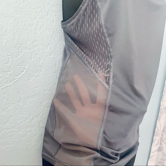 Victoria Secret Sport Gray Mesh Racerback Athletic Tank Top. Size XS - Picture 5 of 9
